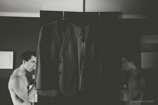 Noivo se arrumando